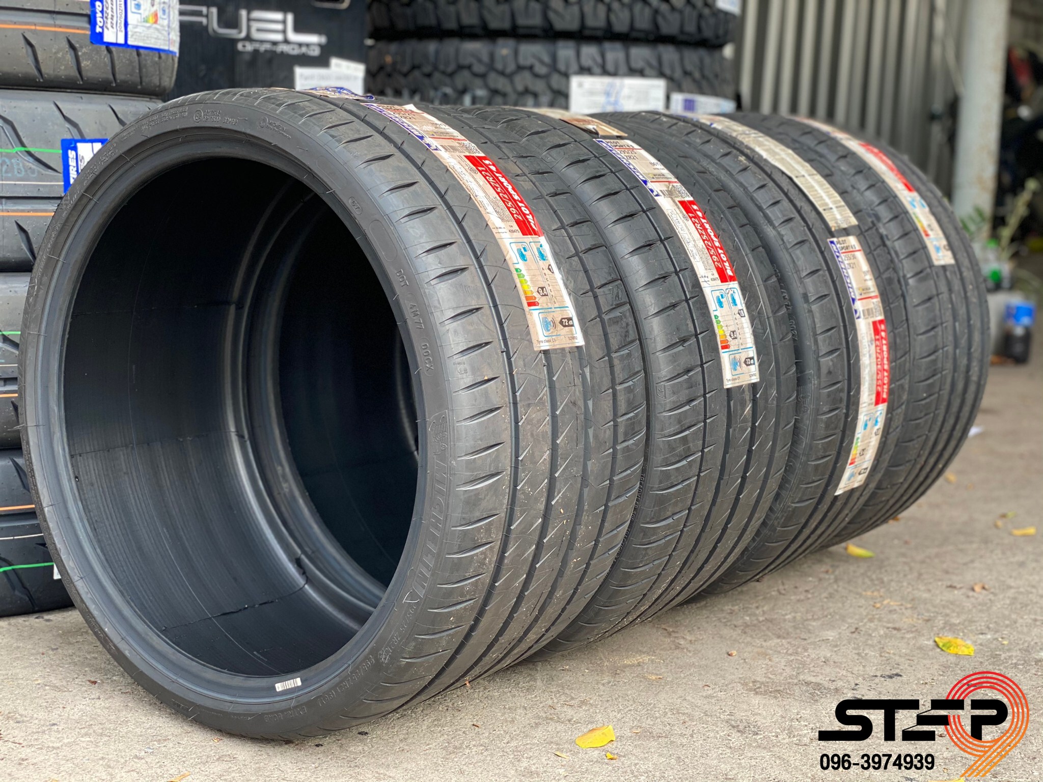 MICHELIN PILOT SPORT4S 295/25-21 ราคาถูกสั่งได้ทุกรุ่นที่ STEP9