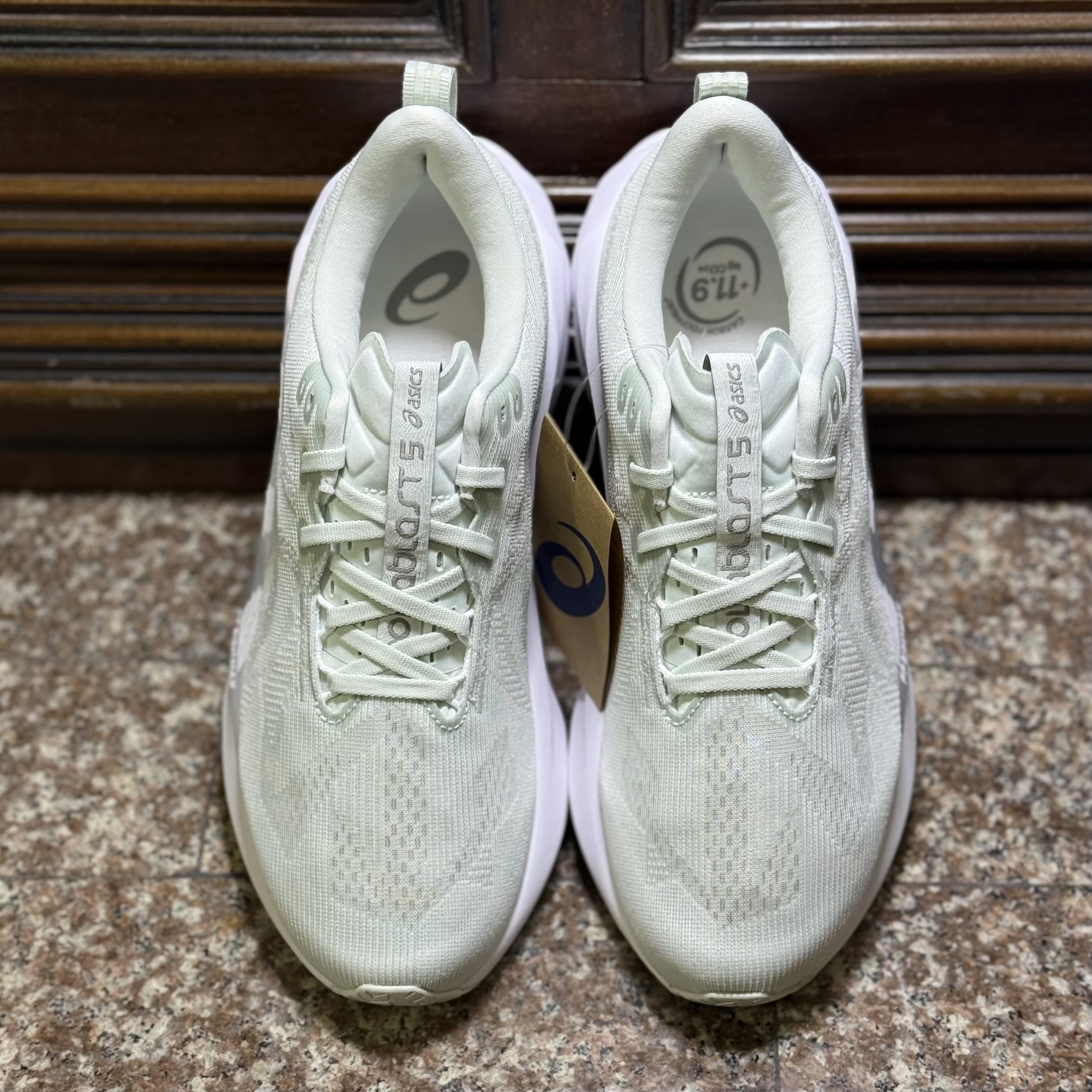 รองเท้าวิ่ง ASICS NovaBlast 5 ‘EXCLUSIVE’ (M9.5US)