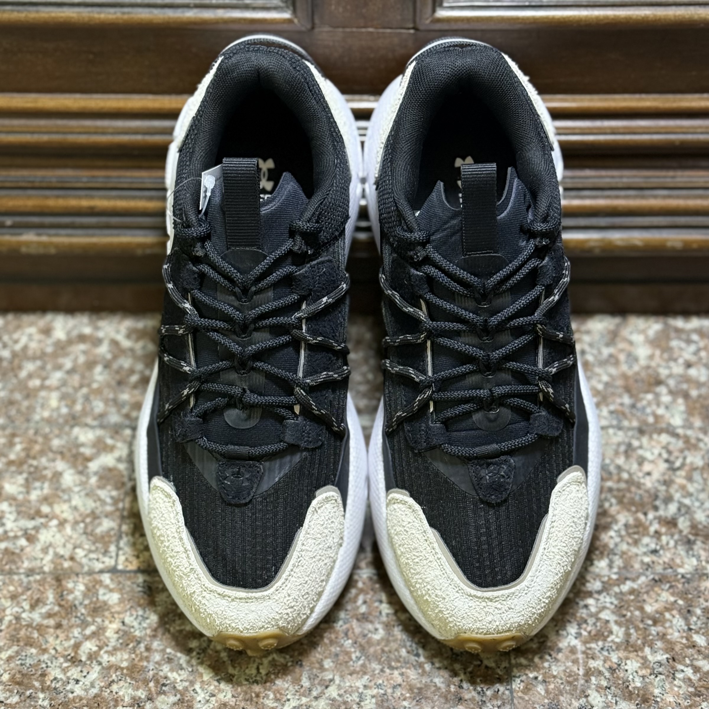 รองเท้าเดินป่า Under Armour Fat Tire Venture Pro (M8/9/9.5US)