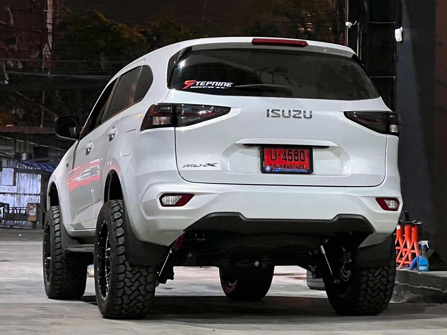 ISUZU MU-X แต่งทรงเมกาที่ STEP9