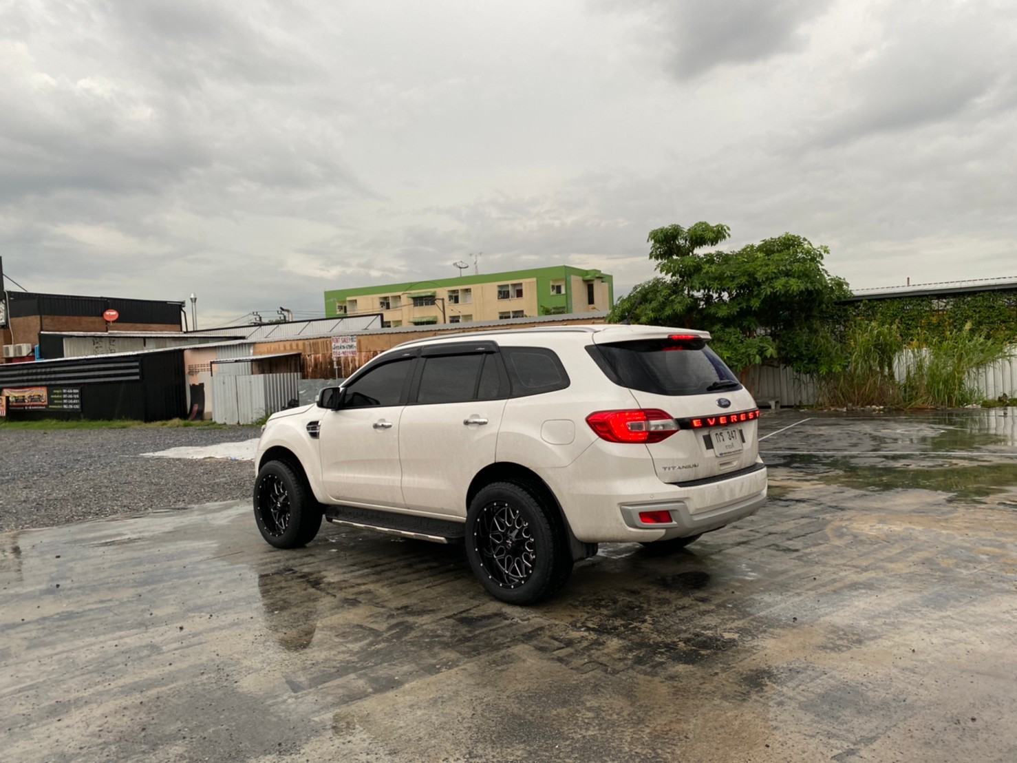 FORD EVEREST แบบไม่ยก