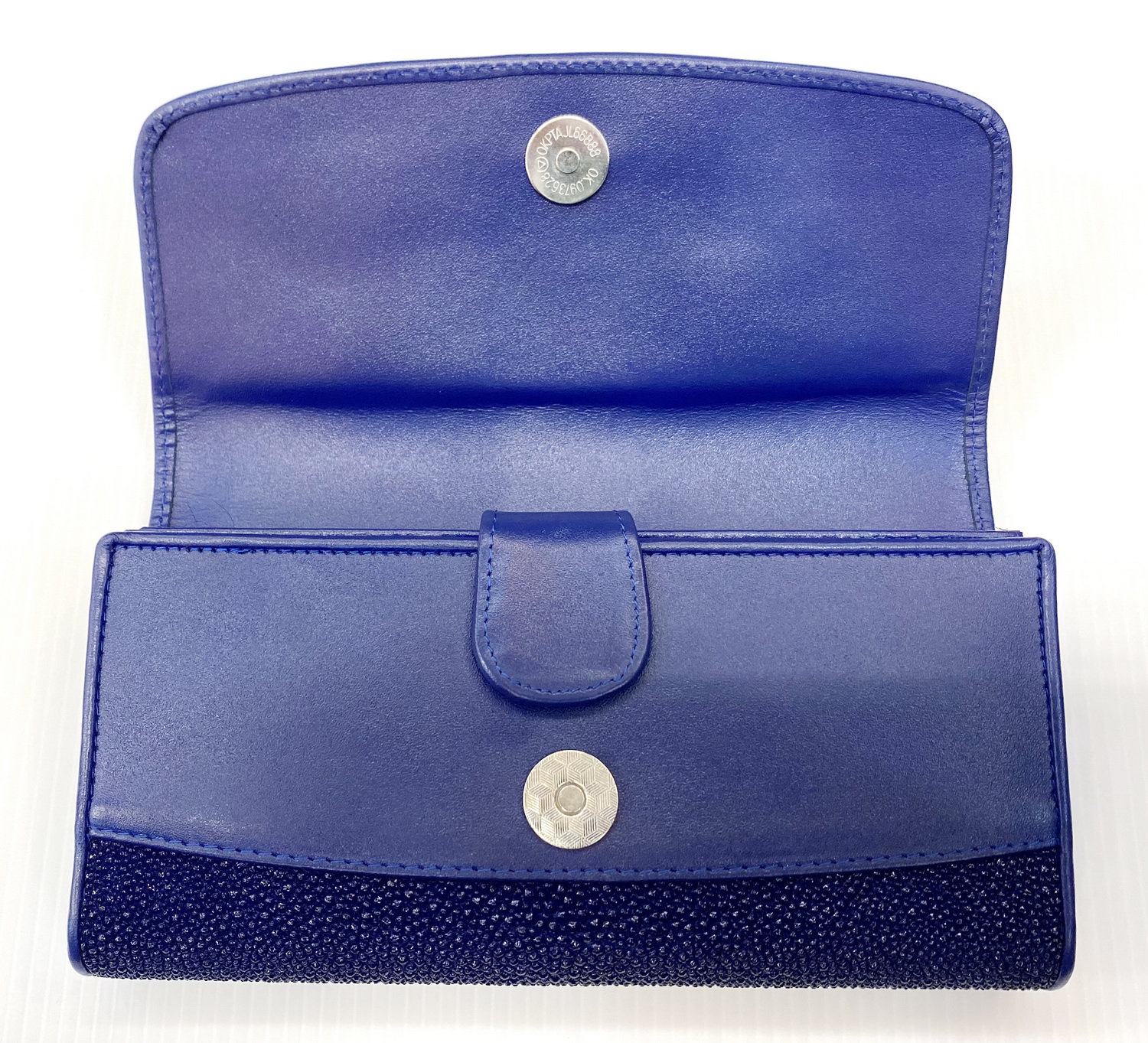 กระเป๋าสตางค์หนังปลากระเบนแท้1ตา 3พับยาว สีฟ้า