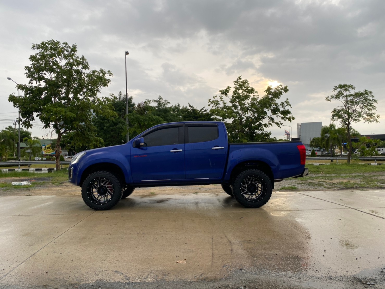 D-MAX มาจากสุพรรณบุรี จัดทรงเมกาที่ STEP9