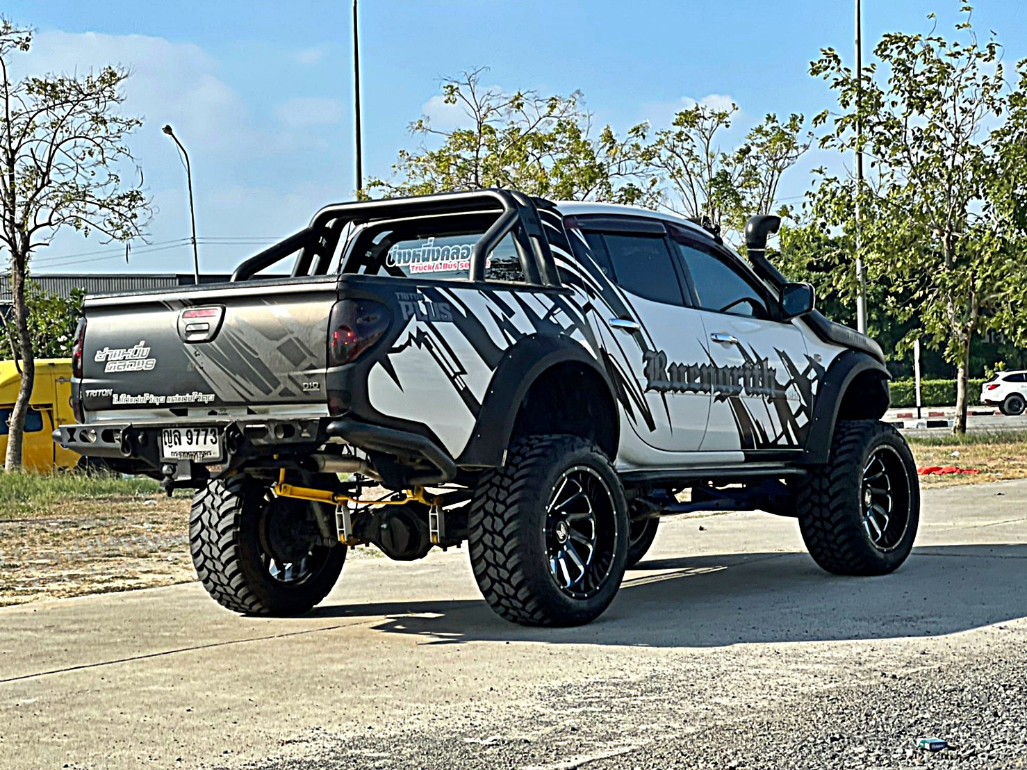 TRITON ทรงเมกา ที่ STEP9