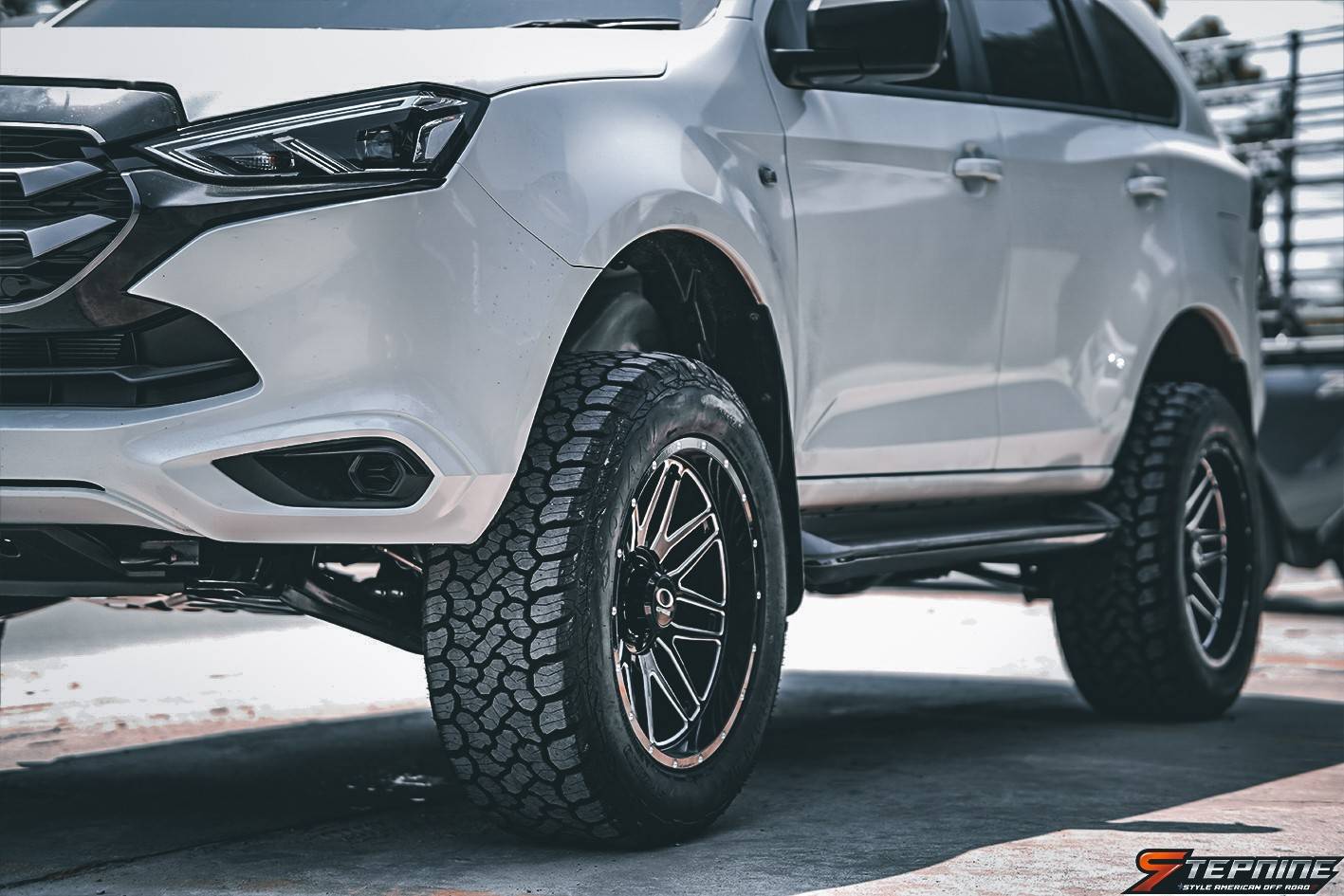 ISUZU MU-X ทรงเมกา ล้นหน่อยๆ