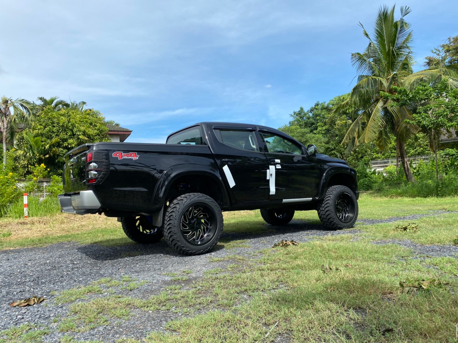 TRITON ป้ายแดงจัดทรงเมกาที่ STEP9