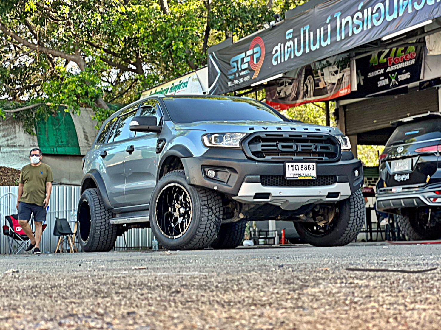 FORD EVEREST ทรงเมกา ล้อ FORCE ที่ STEP9