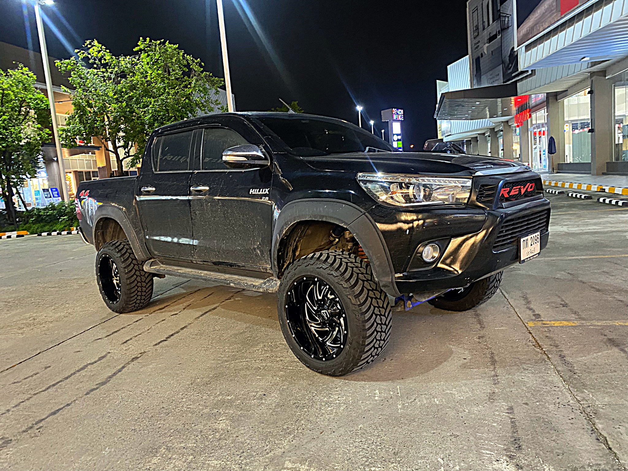 TOYOTA REVO ทรงเมกา