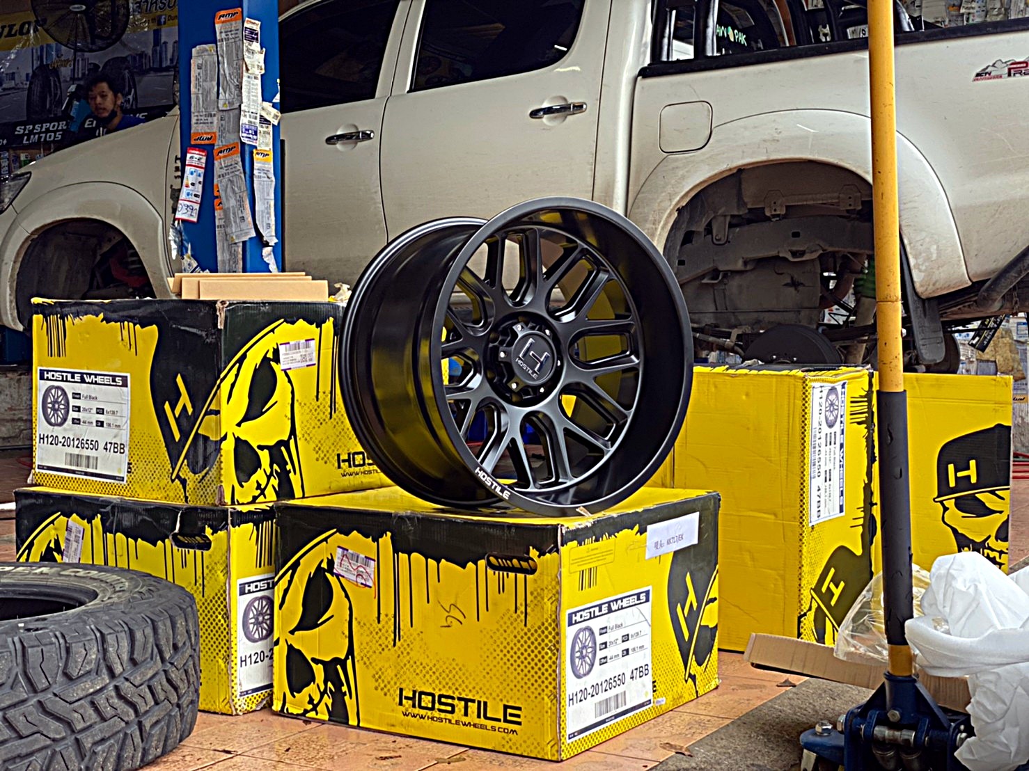 FORD EVEREST ทรงเมกา ล้อ HOSTILE H120 โคตรหล่อ