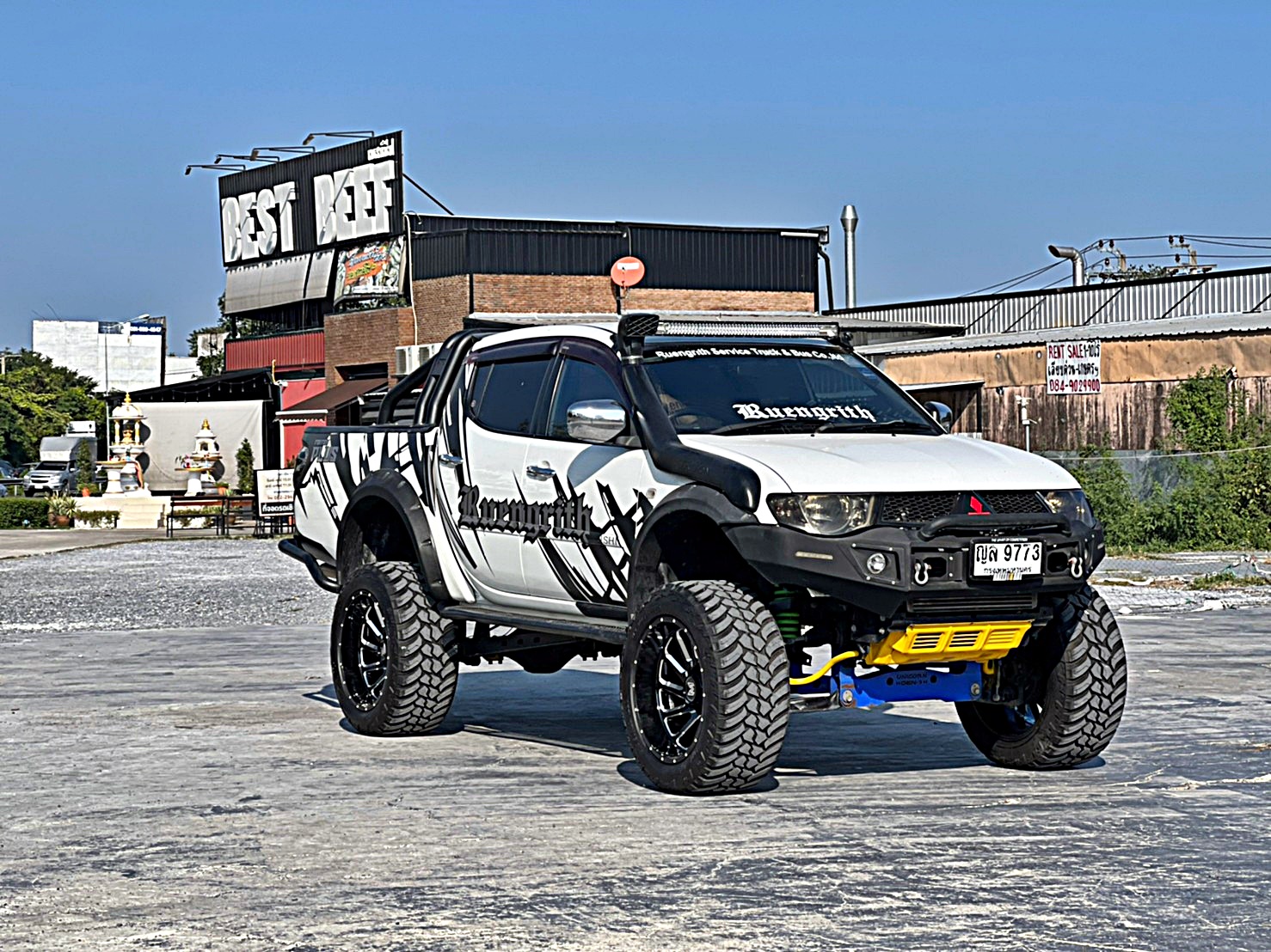 TRITON ทรงเมกา ที่ STEP9