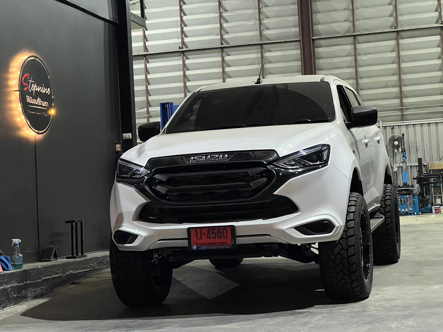 ISUZU MU-X แต่งทรงเมกาที่ STEP9