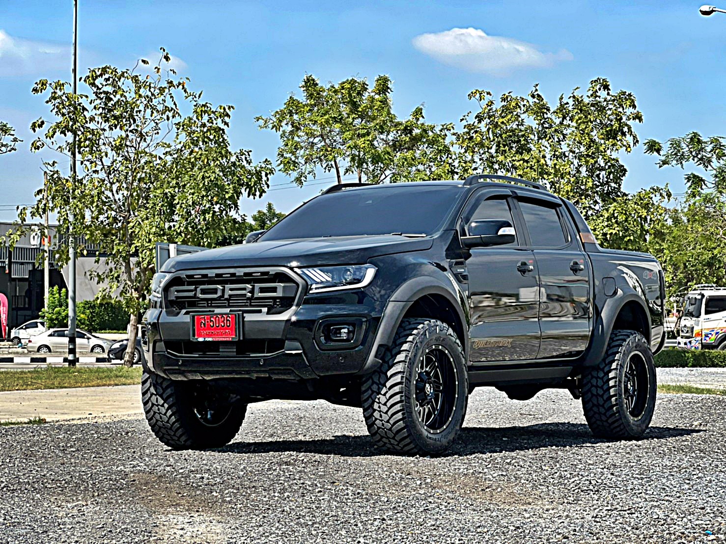 FORD WILDTRAK ชุดแต่งรอบคัน ทรงเมกาที่ STEP9