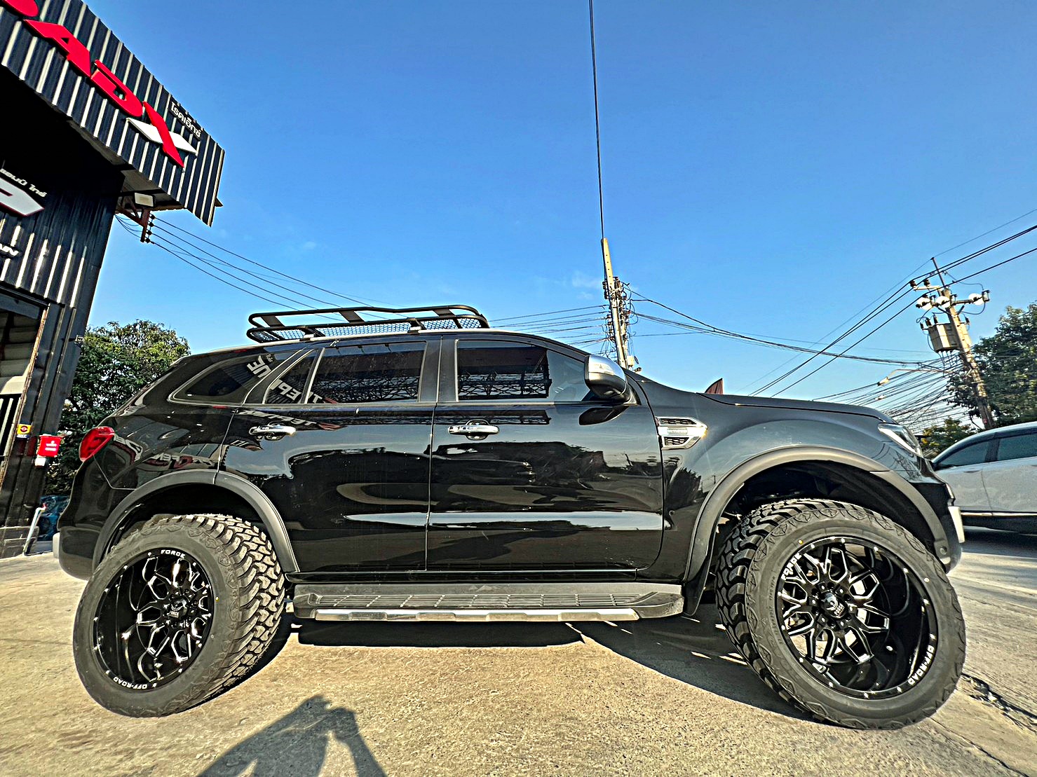 FORD EVEREST แต่งทรงเมกาที่ STEP9