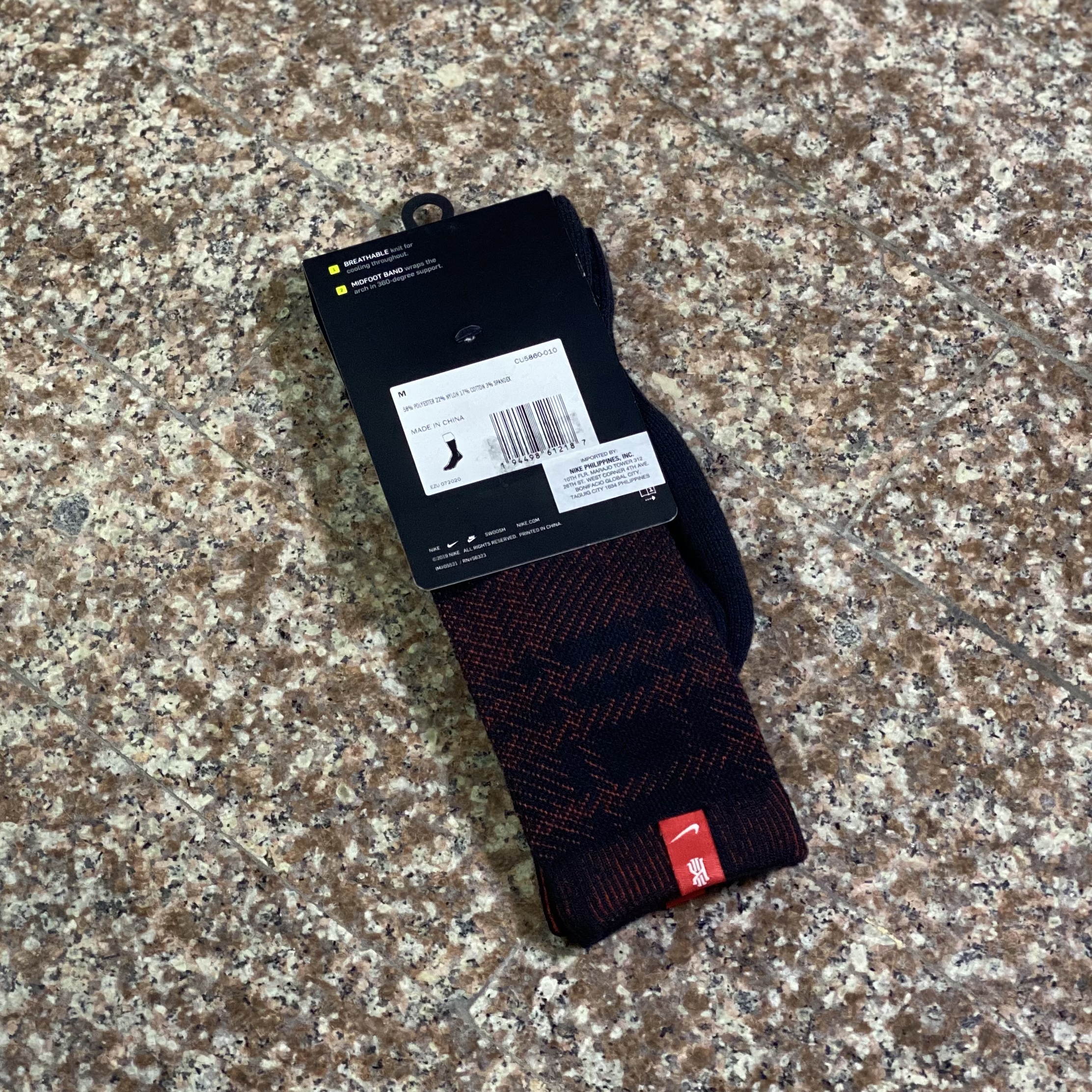 ถุงเท้า Nike ‘Kyrie’ Elite Crew Socks (M,L)