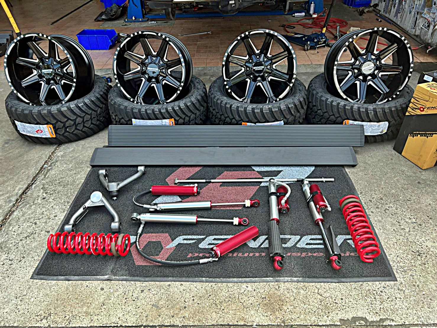 TRITON ทรงเมกา ที่ STEP9