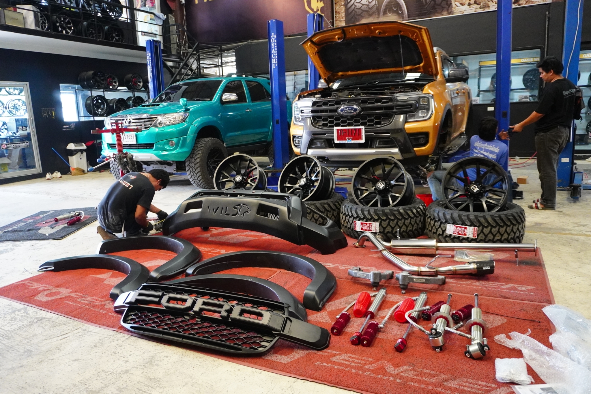 FORD RANGER NEXTGEN จองคิวมาจาก ชุมพร แต่งทรงเมกาที่ STEP9