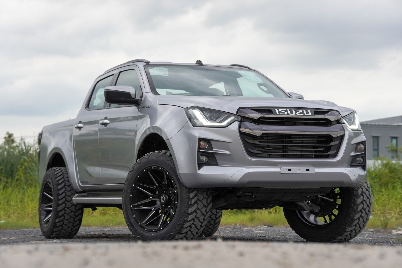 D-MAX ทรงเมกา จัดเต็ม