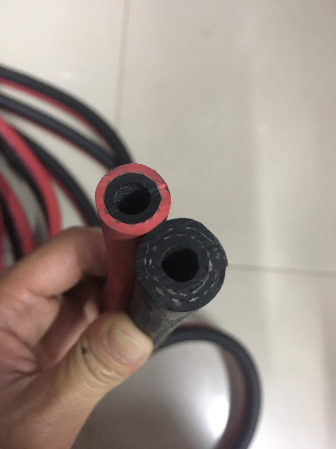 สายลมแก๊สคู่ พีวีซี ดำ-แดง 1/4"2B ดำ-แดง