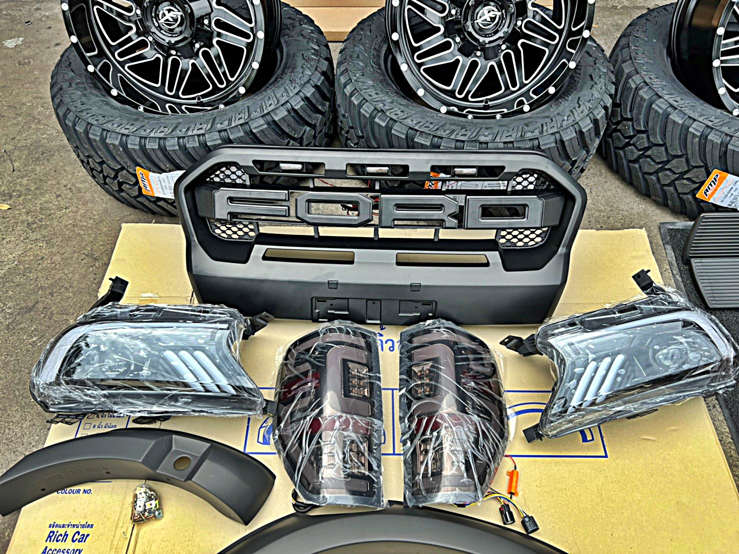 FORD WILDTRAK ชุดแต่งรอบคัน ทรงเมกาที่ STEP9