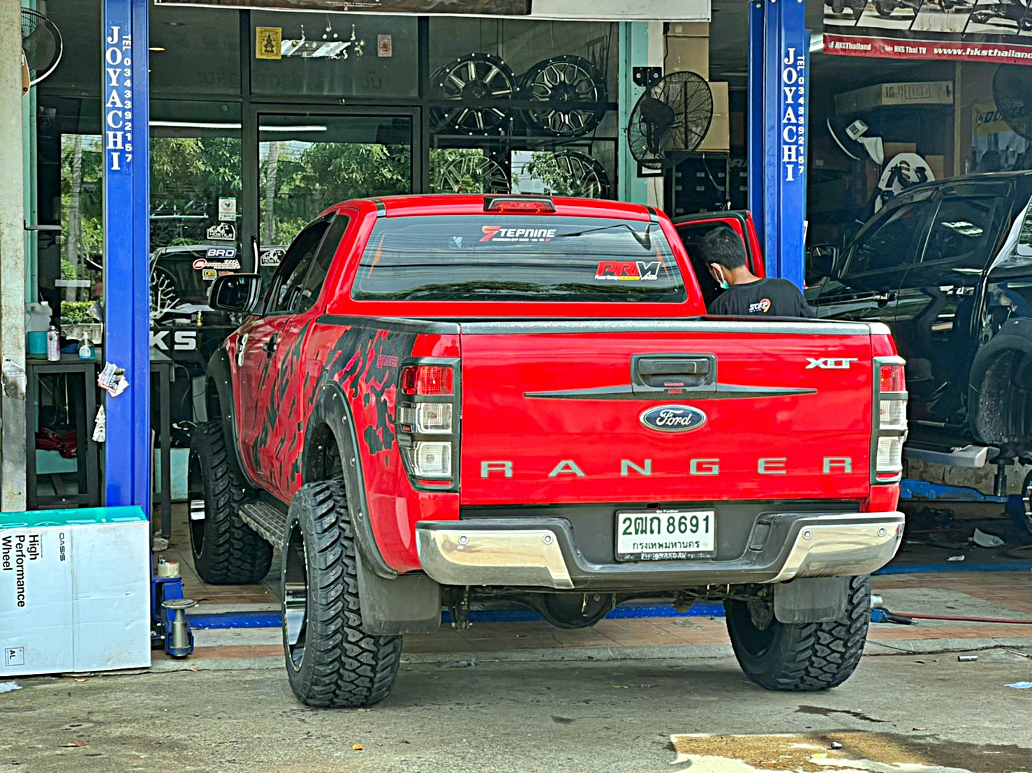 FORD_RANGER_ทรงเมกาจองคิวมาจากลำพูน