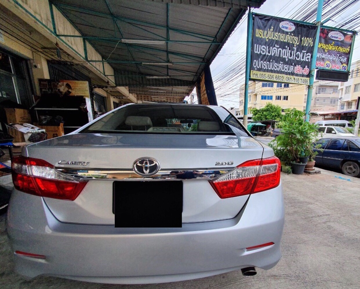 พรมปูพื้นรถยนต์TOYOTA CAMRY ปี2012-18 พรม6D QJ VIP สีดำด้ายน้ำเงิน หนาพิเศษ 3ชิ้น