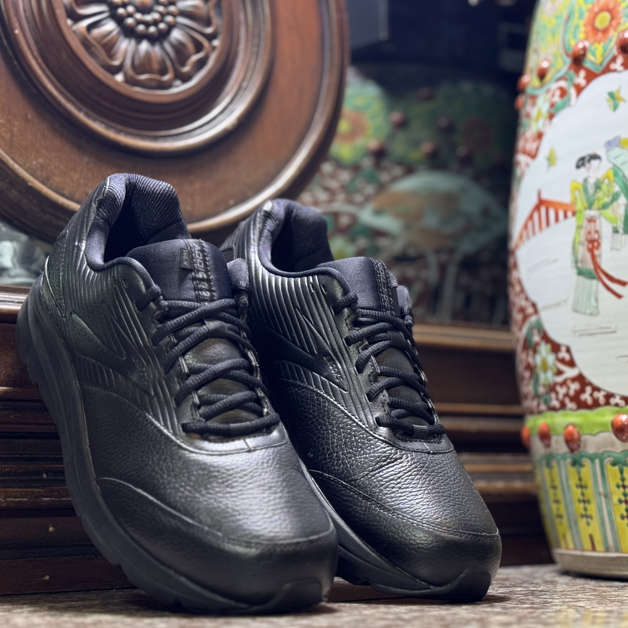 รองเท้า Brooks Addiction Walker 2 ‘TripleBlack’ #มือ2 (M14US)