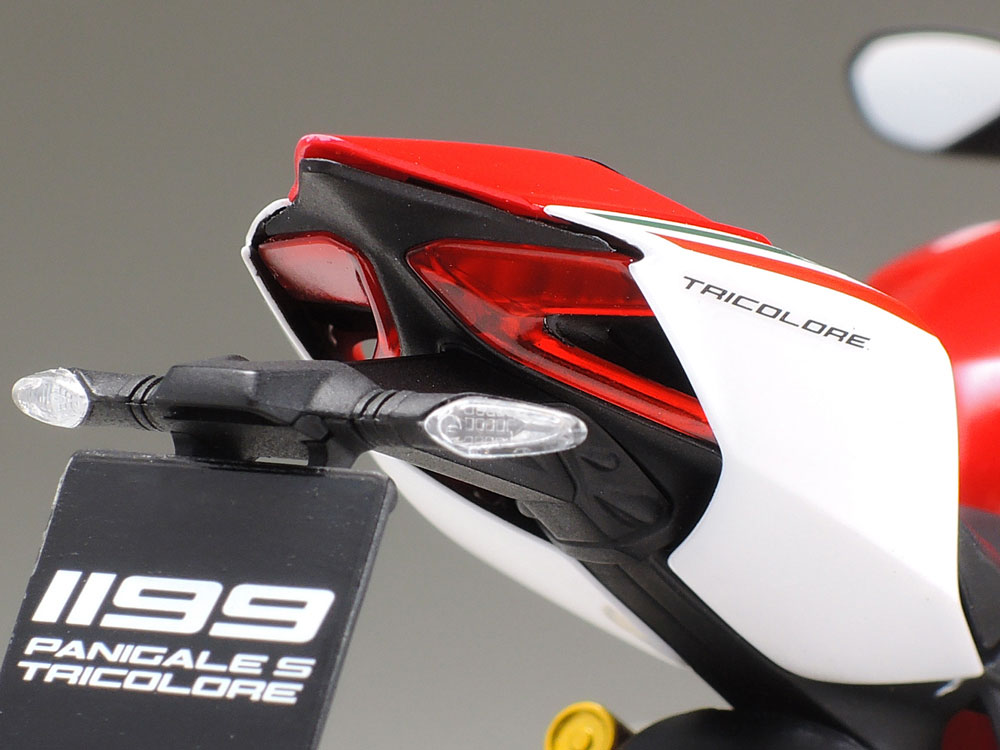 1/12 Ducati 1199 Panigale S Tricolore Item No: 14132