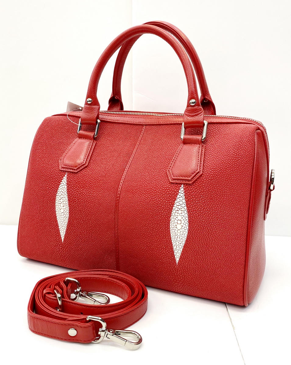 กระเป๋าถือหนังปลากระเบนแท้ สีแดง มีสายสะพาย