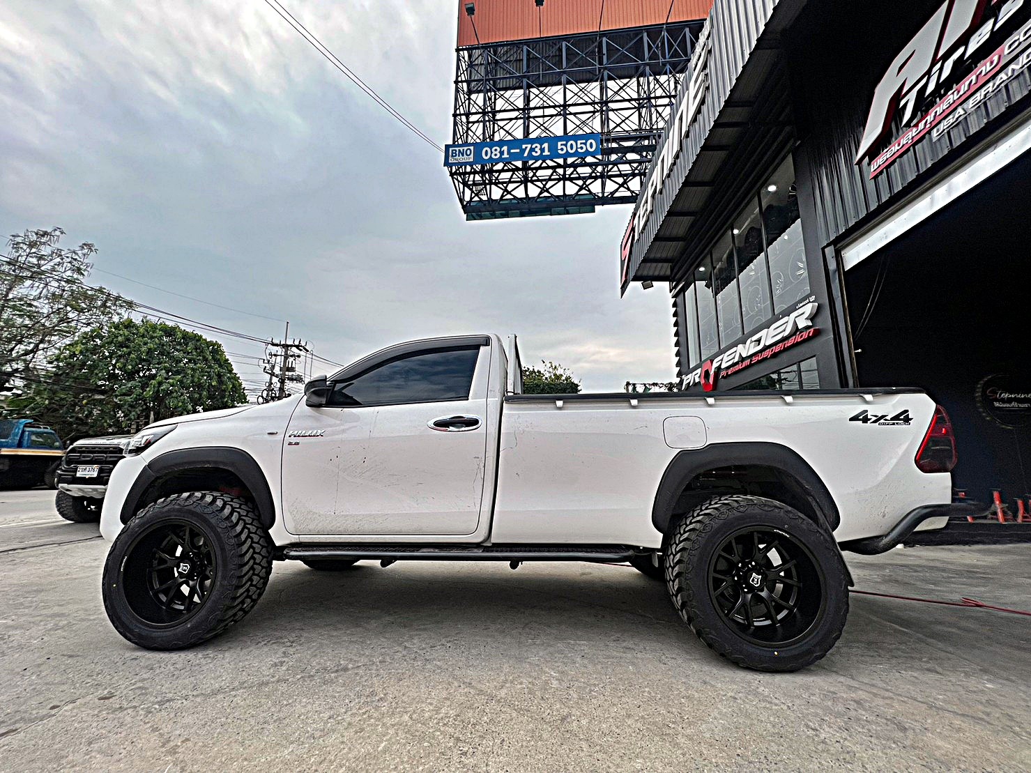 TOYOTA REVO แต่งทรงเมกาที่ STEP9