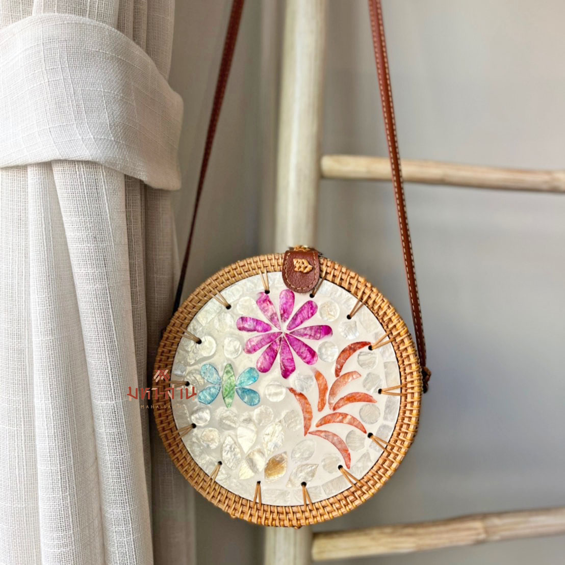 กระเป๋าหวาย สะพายสายหนัง แต่งลายเปลือกหอย ฝังมุก ทันสมัย 🥨