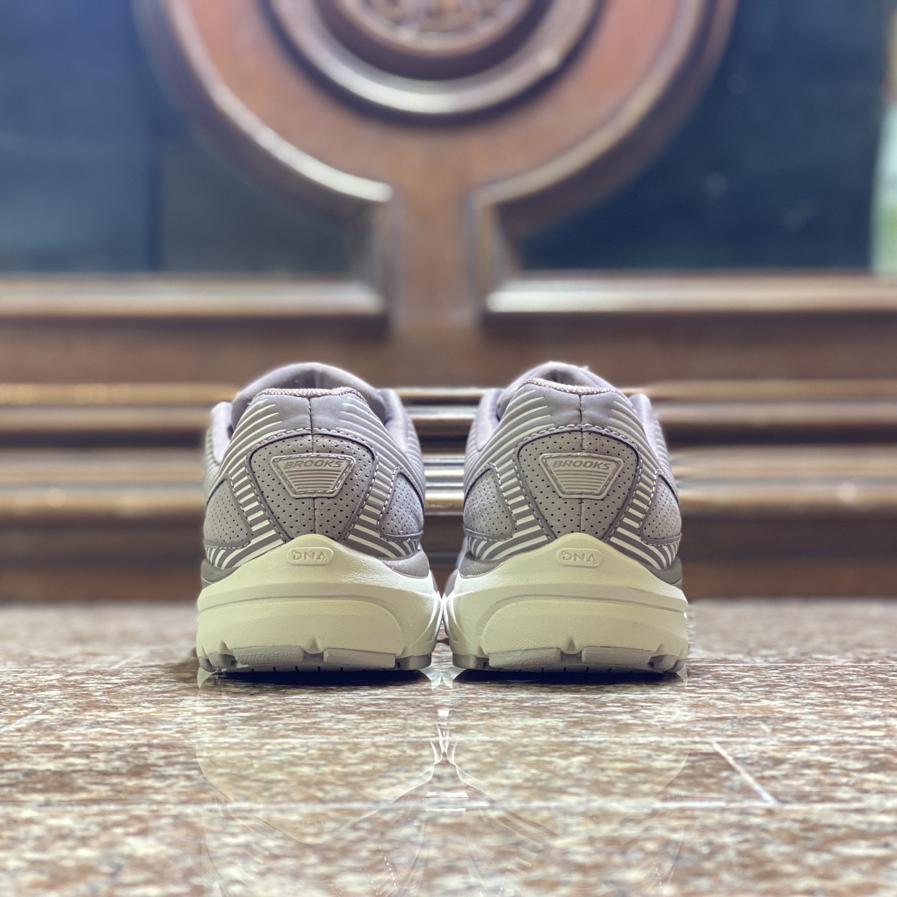 รองเท้า Brooks Addiction Walker 2 ‘LIMITED’ #มือ2 (W10US)