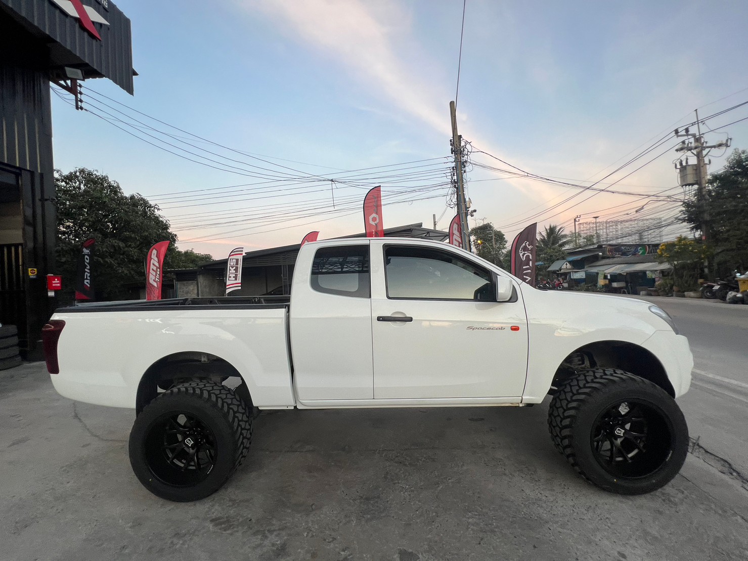 D-MAX ตัวเตี้ย ทำให้เป็นตัวสูง ทรงเมกา