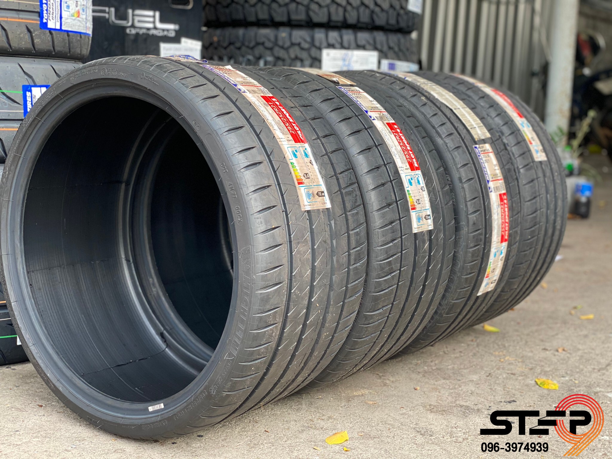 MICHELIN PILOT SPORT4S 295/25-21 ราคาถูกสั่งได้ทุกรุ่นที่ STEP9