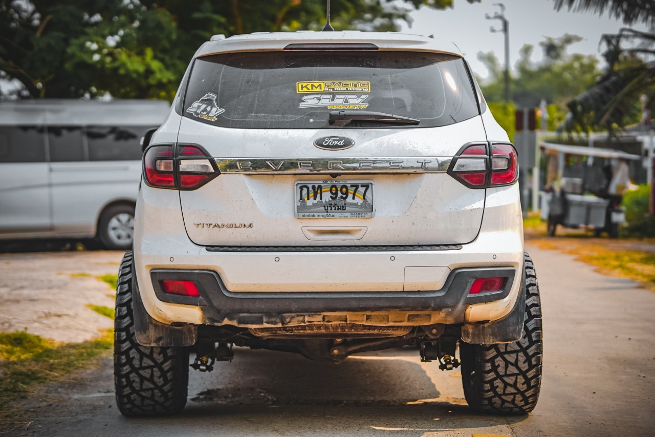 FORD EVEREST จองคิวม แต่งทรงเมกา มาจากบุรีรัมย์ งบแสนต้นๆๆ