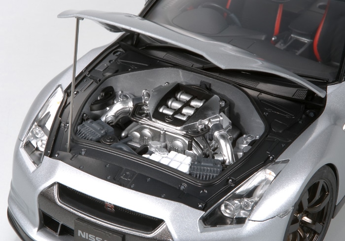 1/24 SCALE NISSAN GT-R