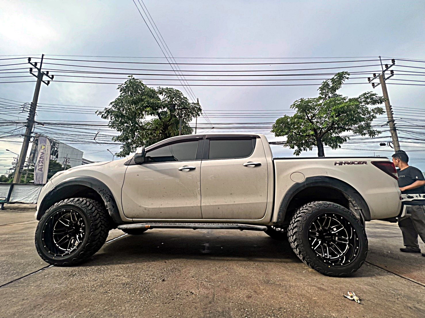 ตัวอย่างการแต่งรถแนวเมกา สำหรับ MAZDA