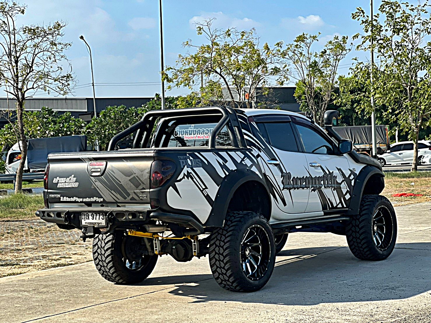 TRITON ทรงเมกา ที่ STEP9