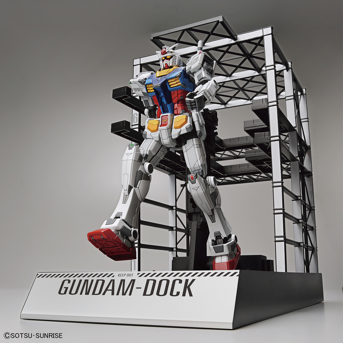 1/144 RX-78F00 Gundam & Gundam Dock