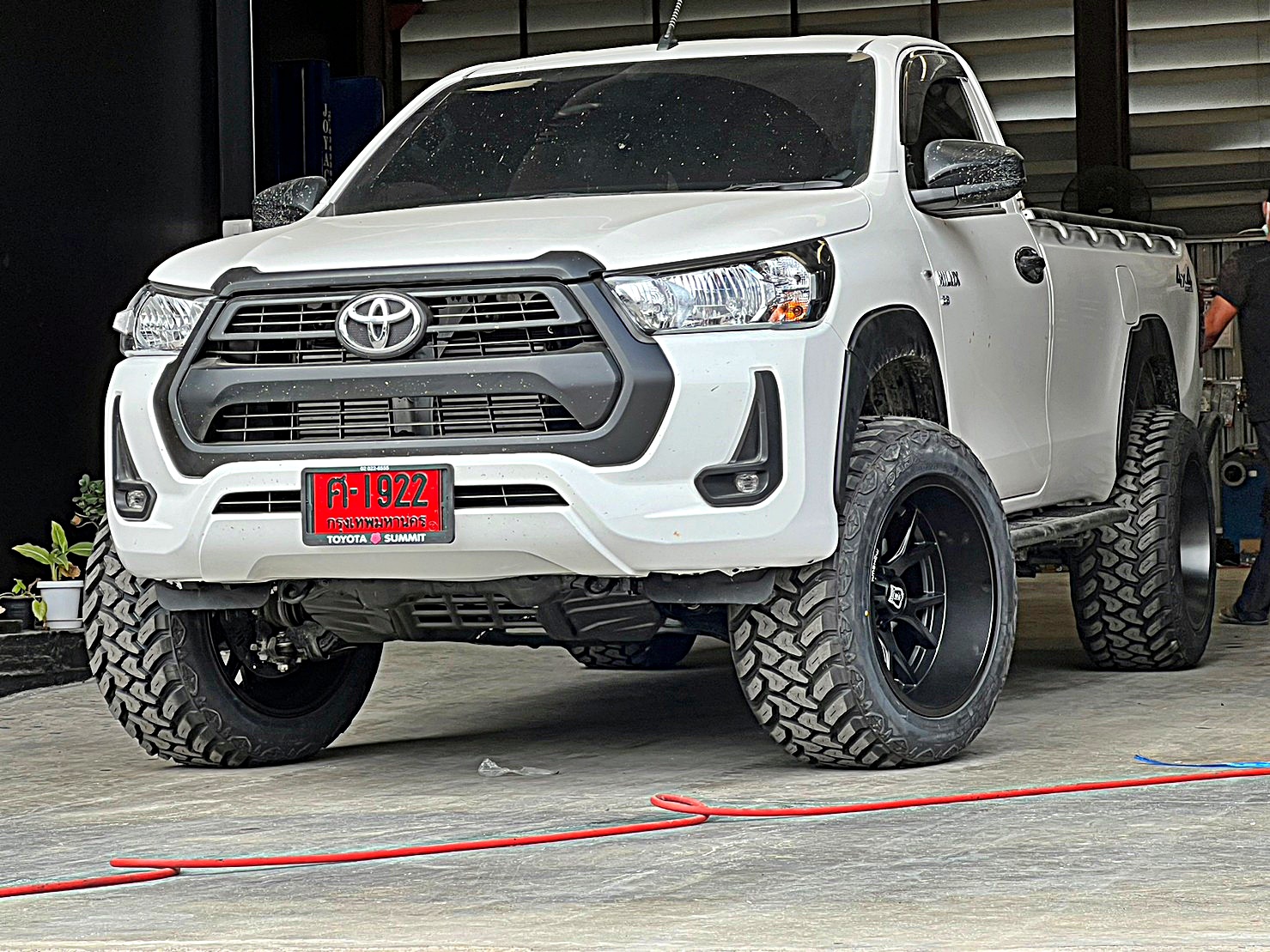 TOYOTA REVO แต่งทรงเมกาที่ STEP9
