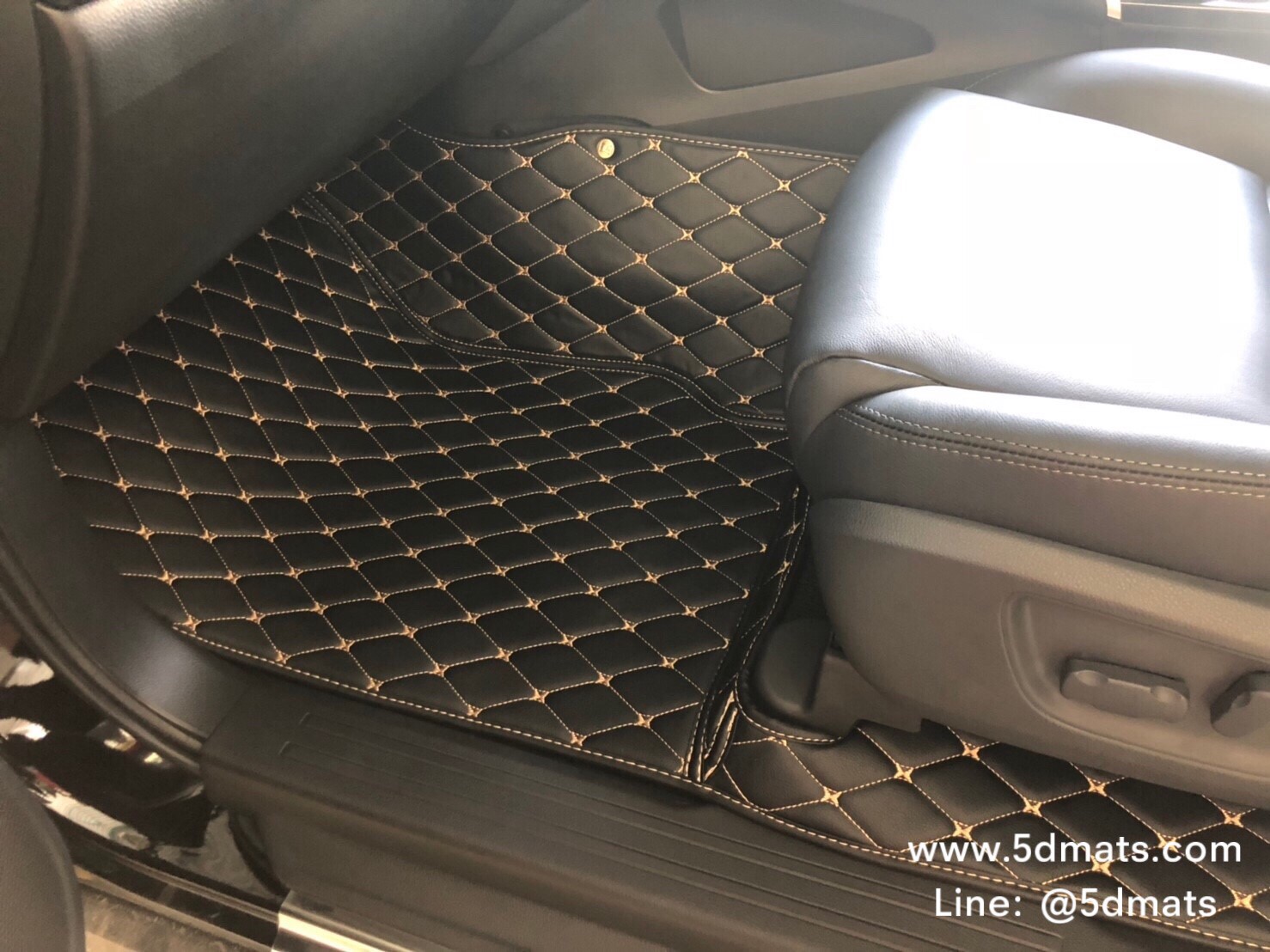 พรมปูพื้นรถยนต์6D NEW PAJERO SPORT 2016-20 รุ่นVIP. PREMIUM สีดำด้ายครีม