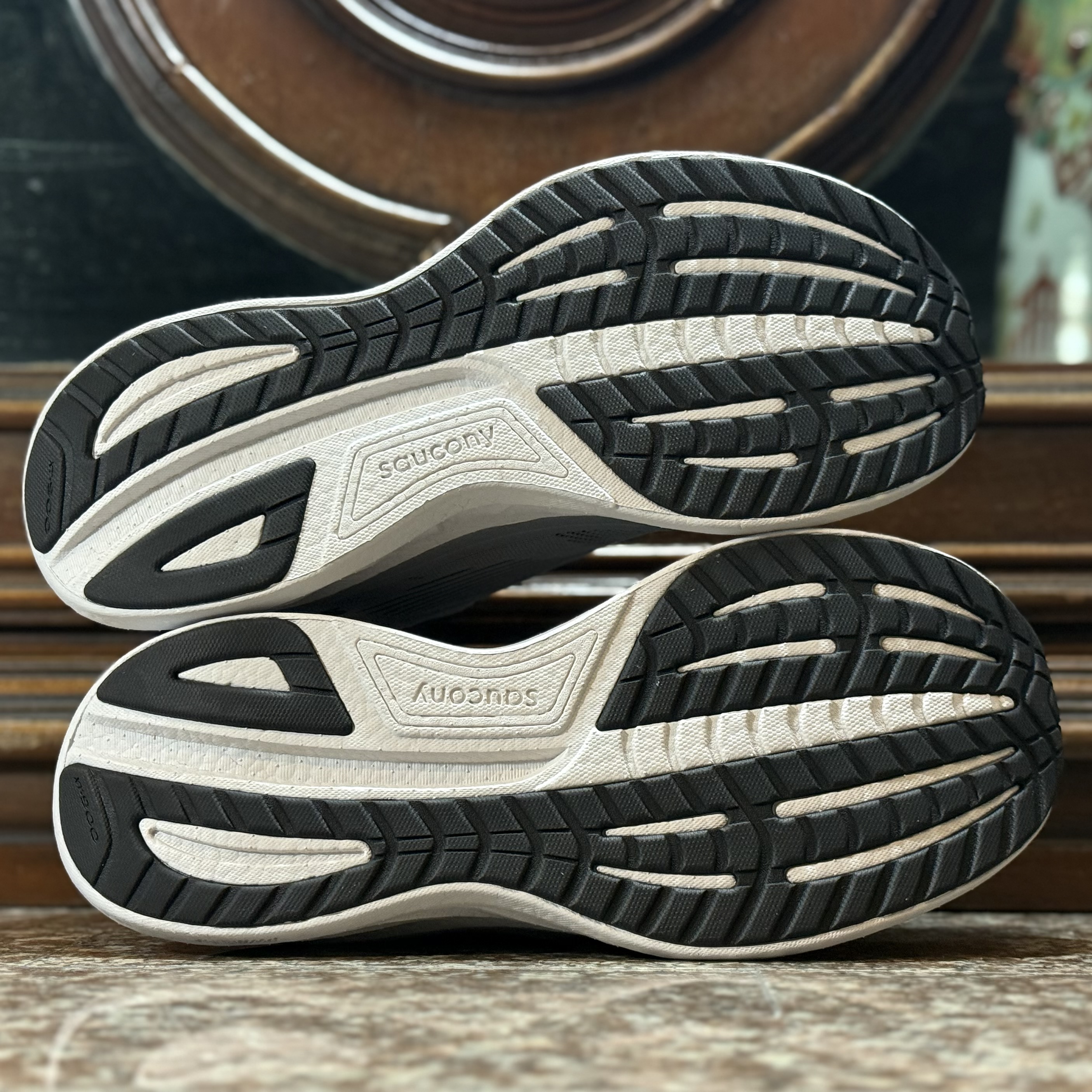 รองเท้าวิ่ง Saucony Ride 18 ‘GREY’ #มือ2 (M9US)