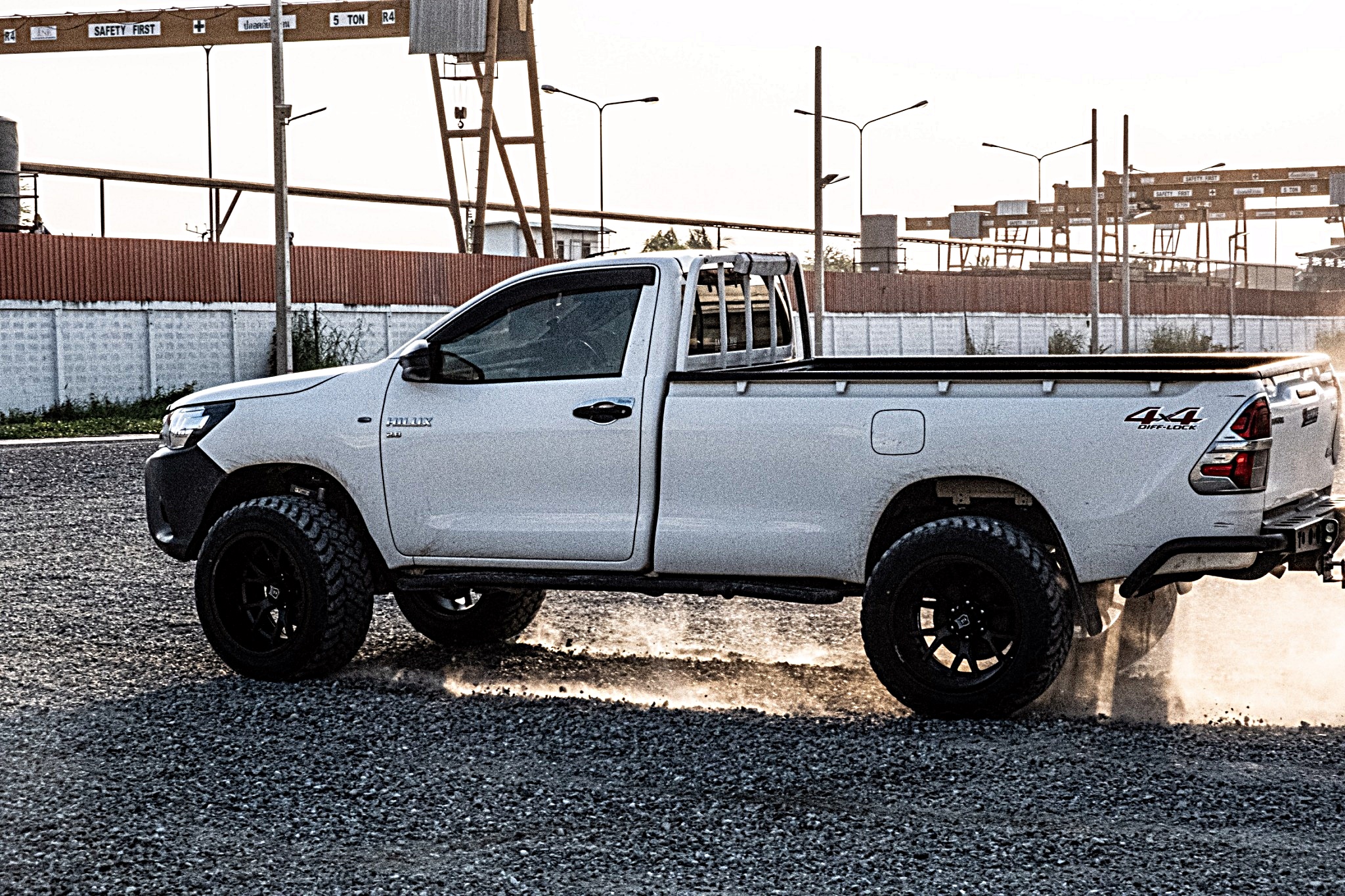 REVO หัวเดียว จองคิวจากแพร่ ทำทรงเมกาที่ STEP9