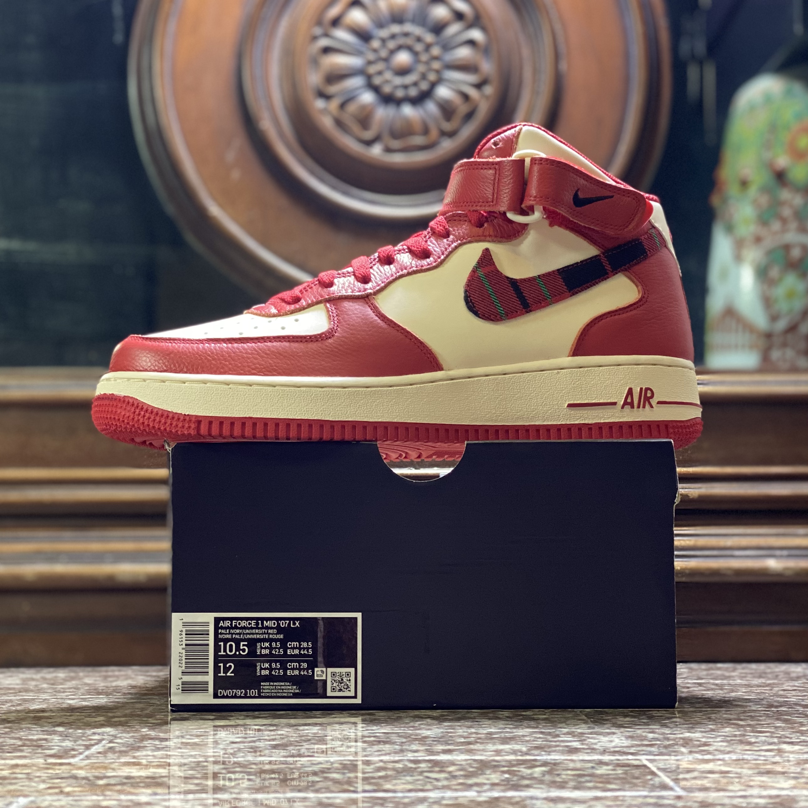 รองเท้า Nike Air Force 1 Mid ‘07 LX ‘Red Plaid’ (M10.5US)