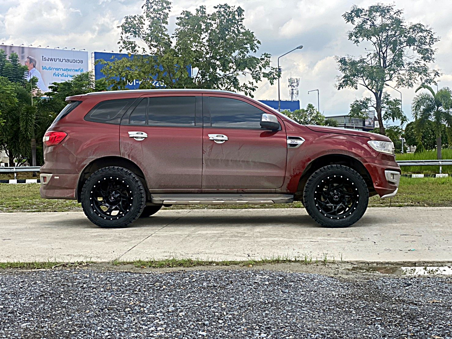FORD EVEREST แต่งออฟโรดแบบไม่ยก