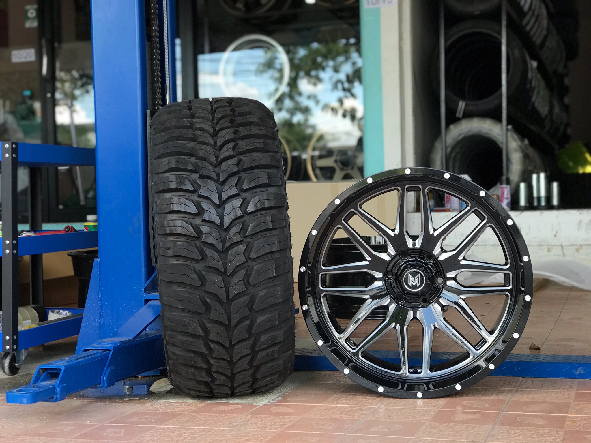 MAGNETIC 22x12 ET-44 CROSSWIND MT 33/12.5R22