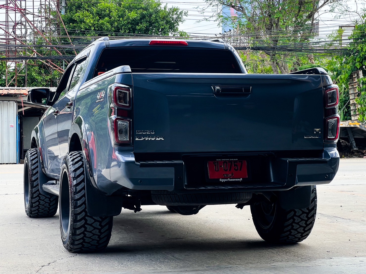 D-MAX แต่งรถทรงเมกาที่ STEP9