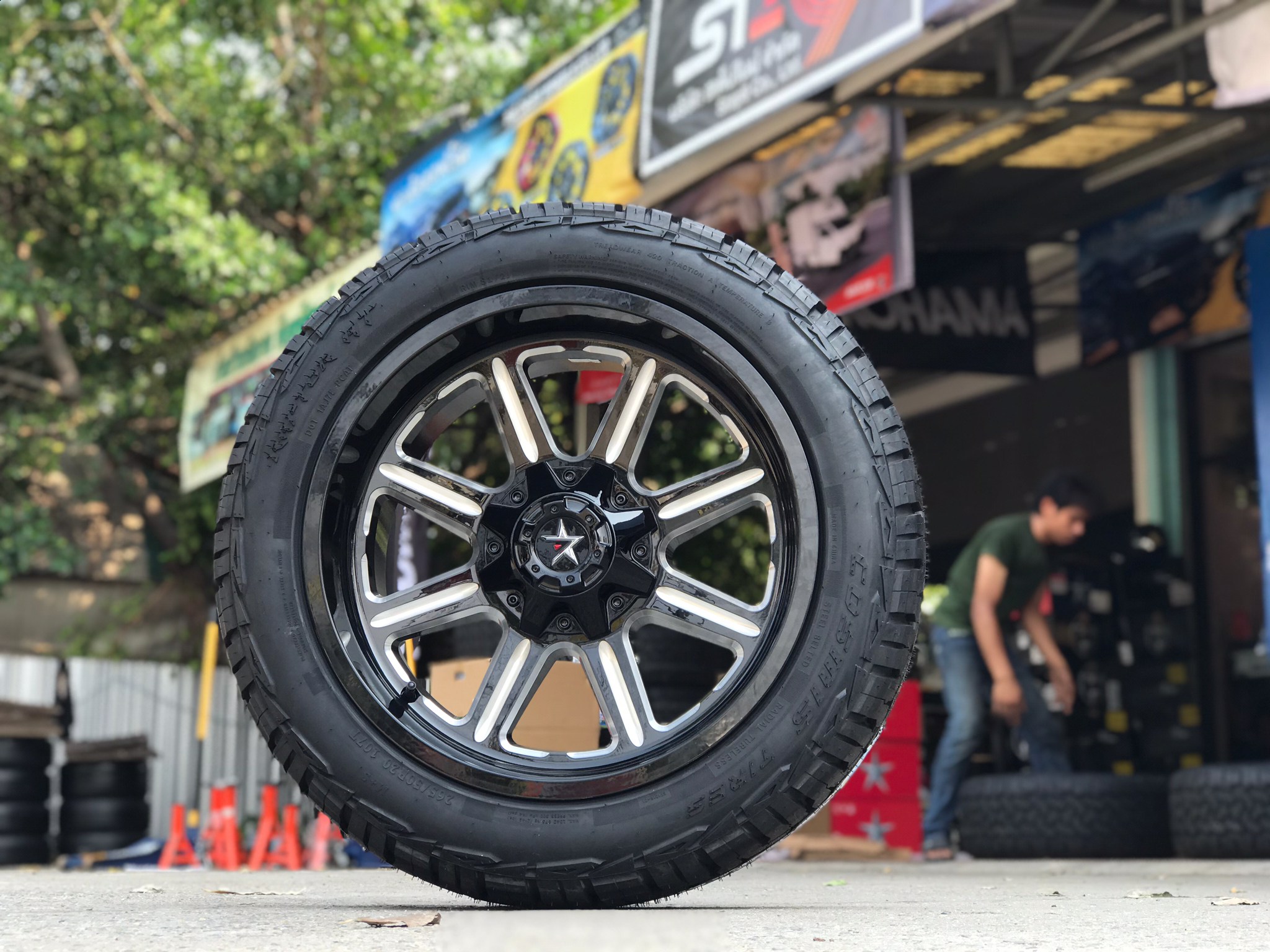 ล้อออฟโรดขอบ20 ออฟ-24 สวยมาก ยาง COSMIS RAPTOR AT 265/50-20 ปี20