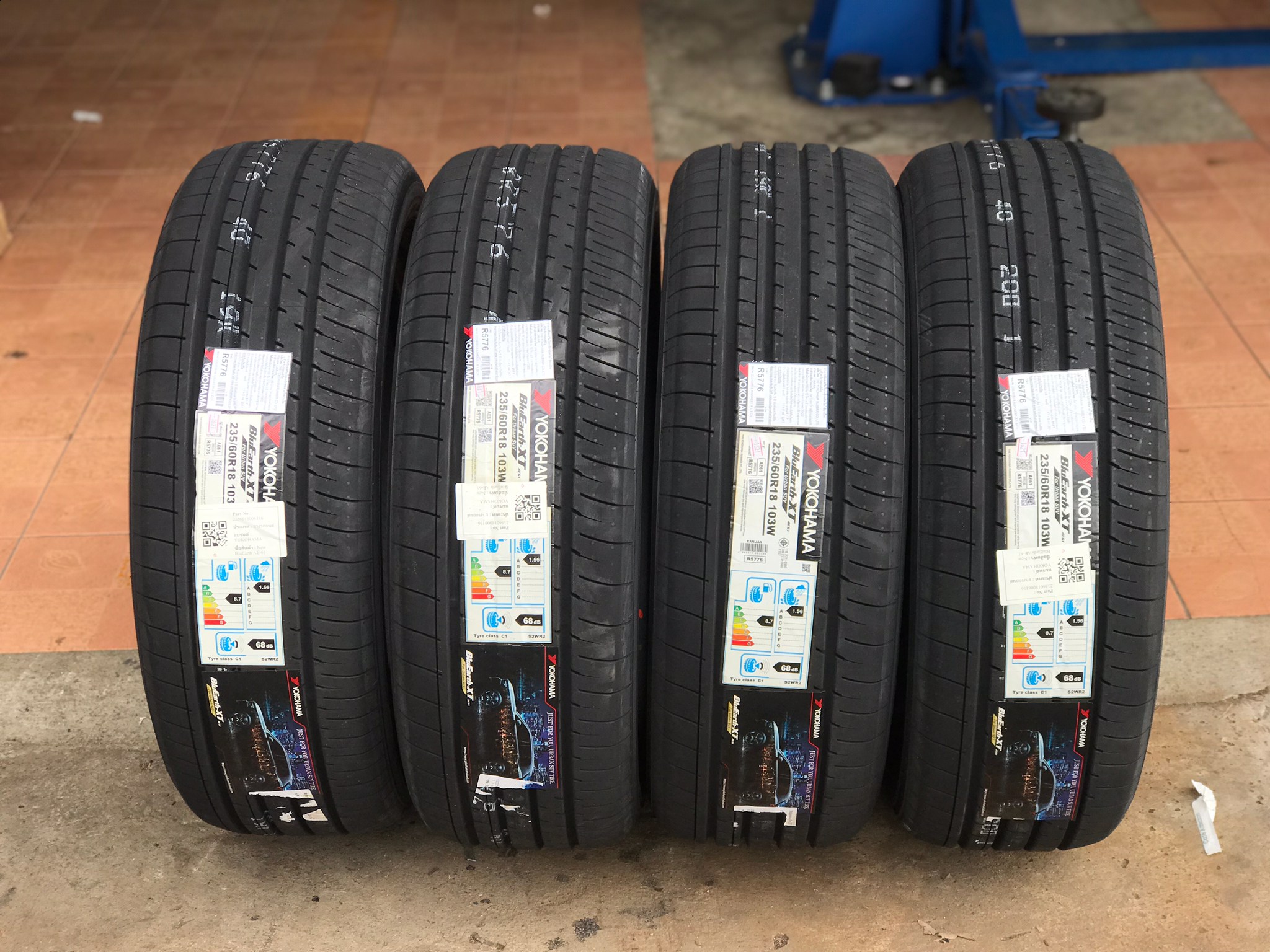 YOKOHAMA AE61 215/60-17 ราคาพิเศษที่ STEP9