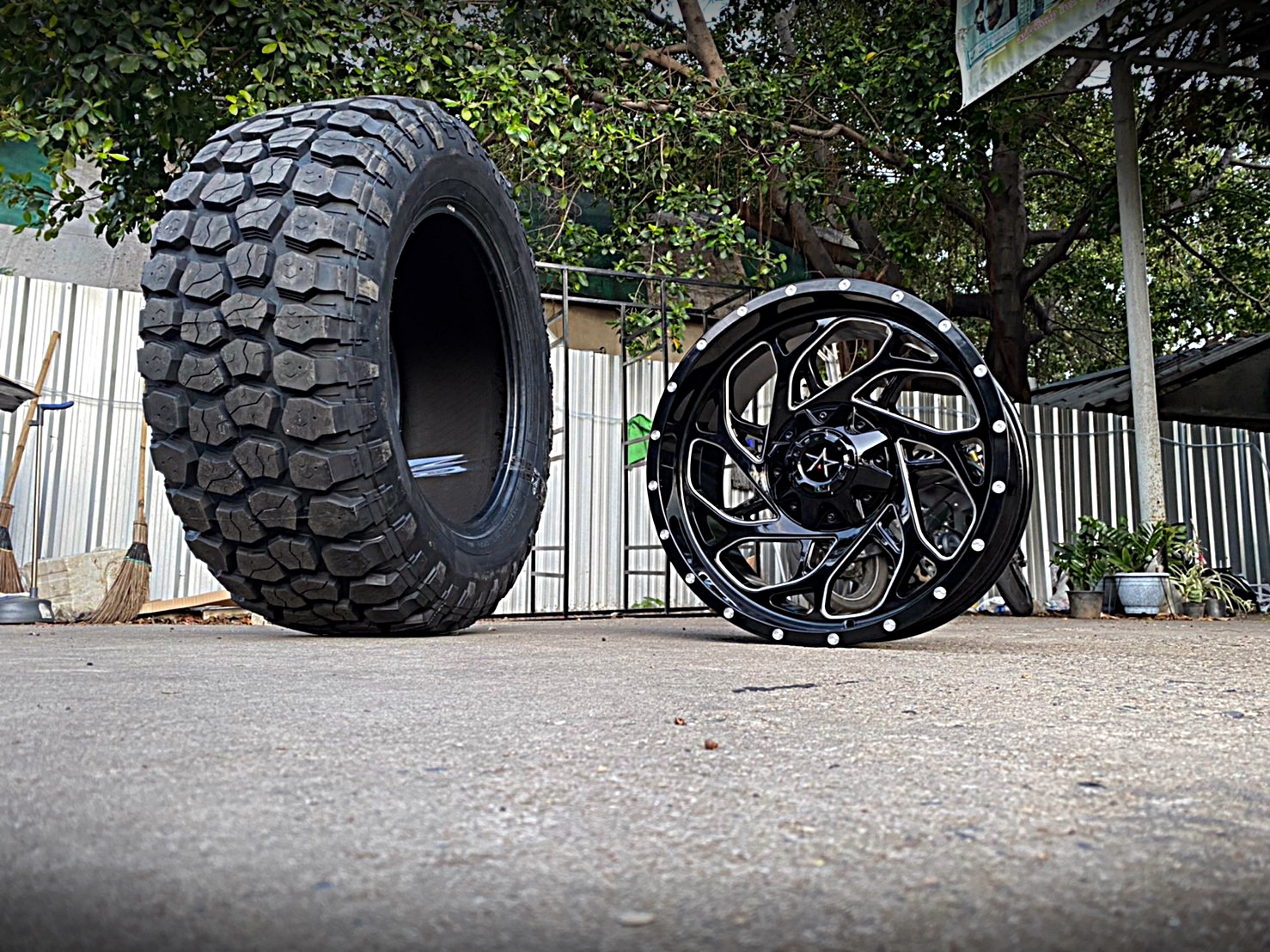 STARWHEELS OW033 ขอบ20 ยาง MT ชุด 55000 ปกติ 85000