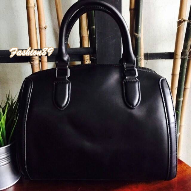 กระเป๋าแบรนด์ CHARLES & KEITH STRUCTURED BOWLING BAG